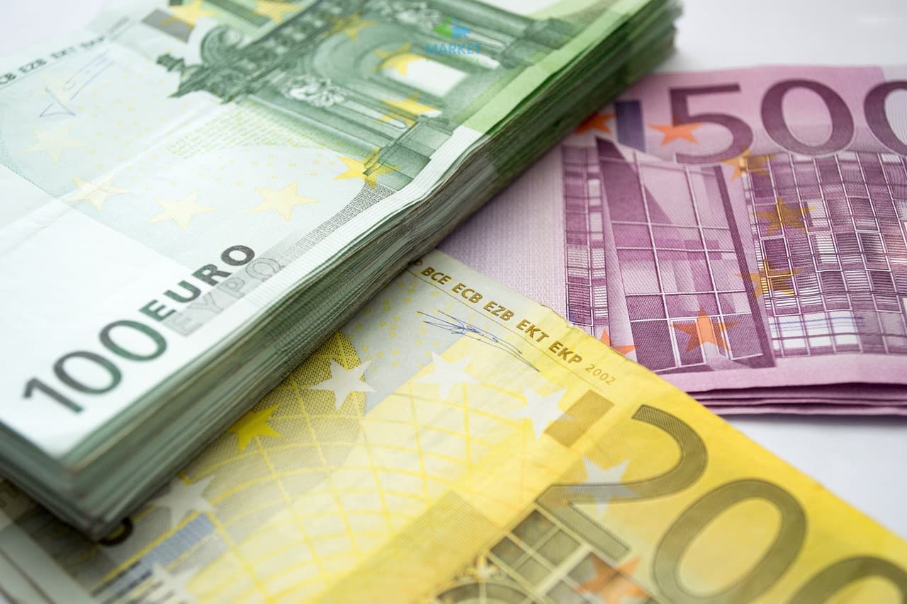 EUR/USD is poised for its largest weekly rise since November